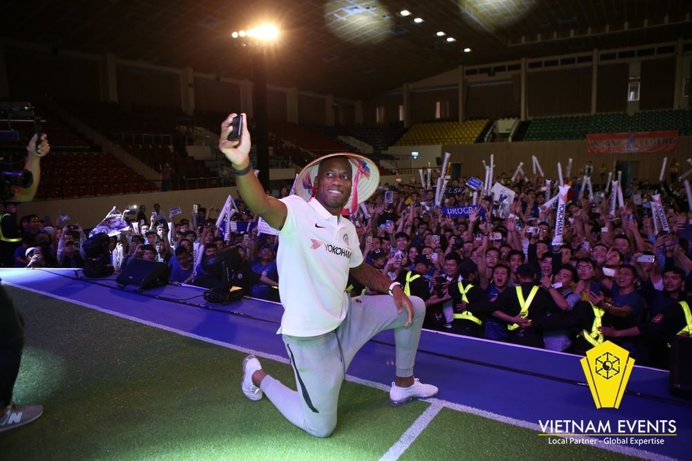 Didier Drogba meets Vietnamese fans with Yokohama