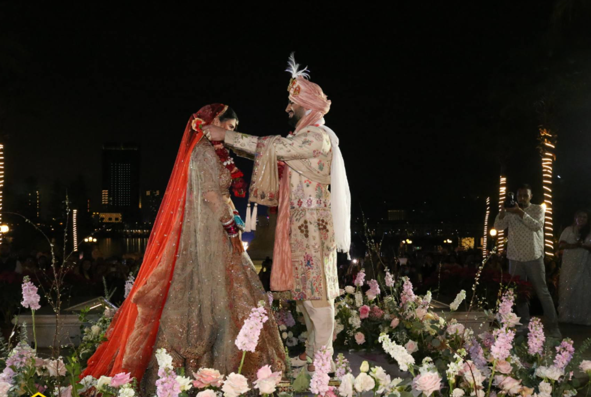 For the first time, a super wedding of rich India's was organized in Ha Long