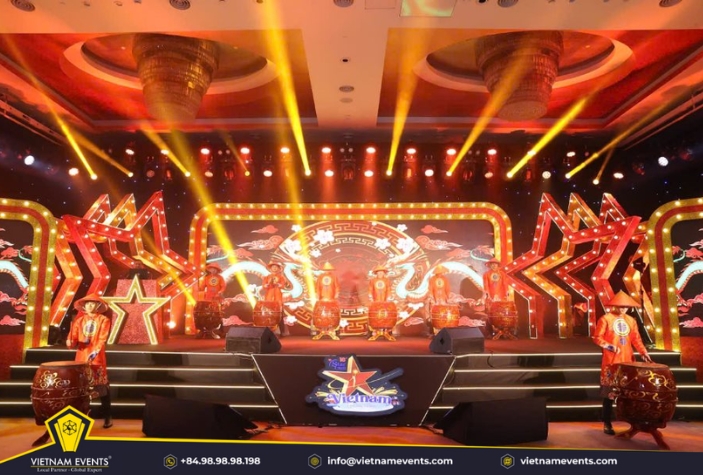 How can Vietnam host large-scale international corporate events?