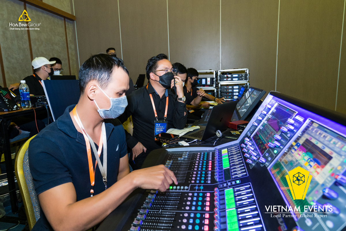 VietnamEvents audiovisual technicians were always on duty at the event
