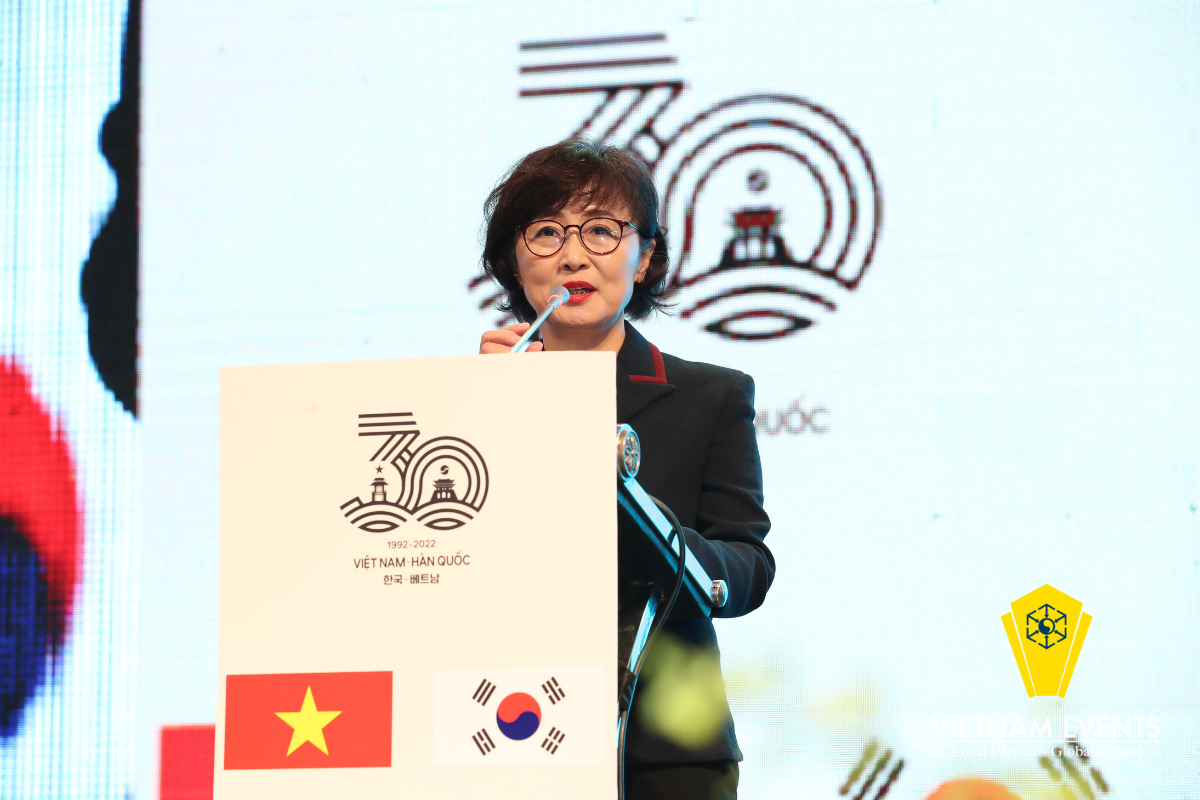 President of the Korean Association in Hanoi, Chang Eun Sook participated in the festival