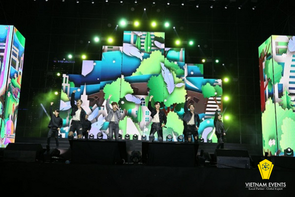 Korean boyband AB6IX performed the last acts