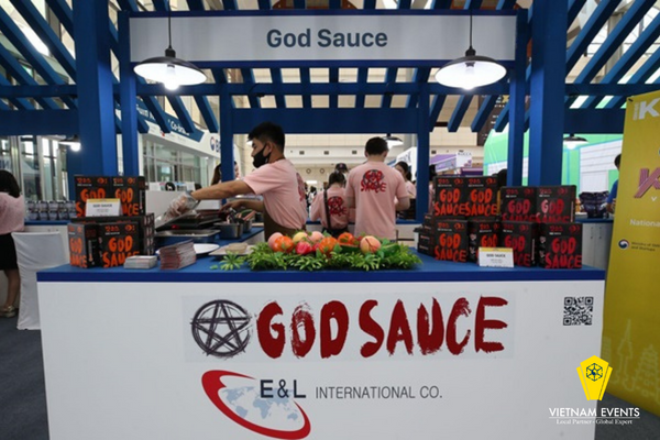 GOD SAUCE offers typical Korean dishes