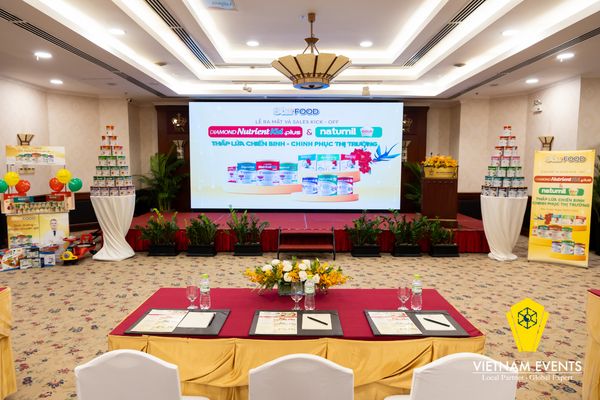 The event hall was set up professionally by VietnamEvents