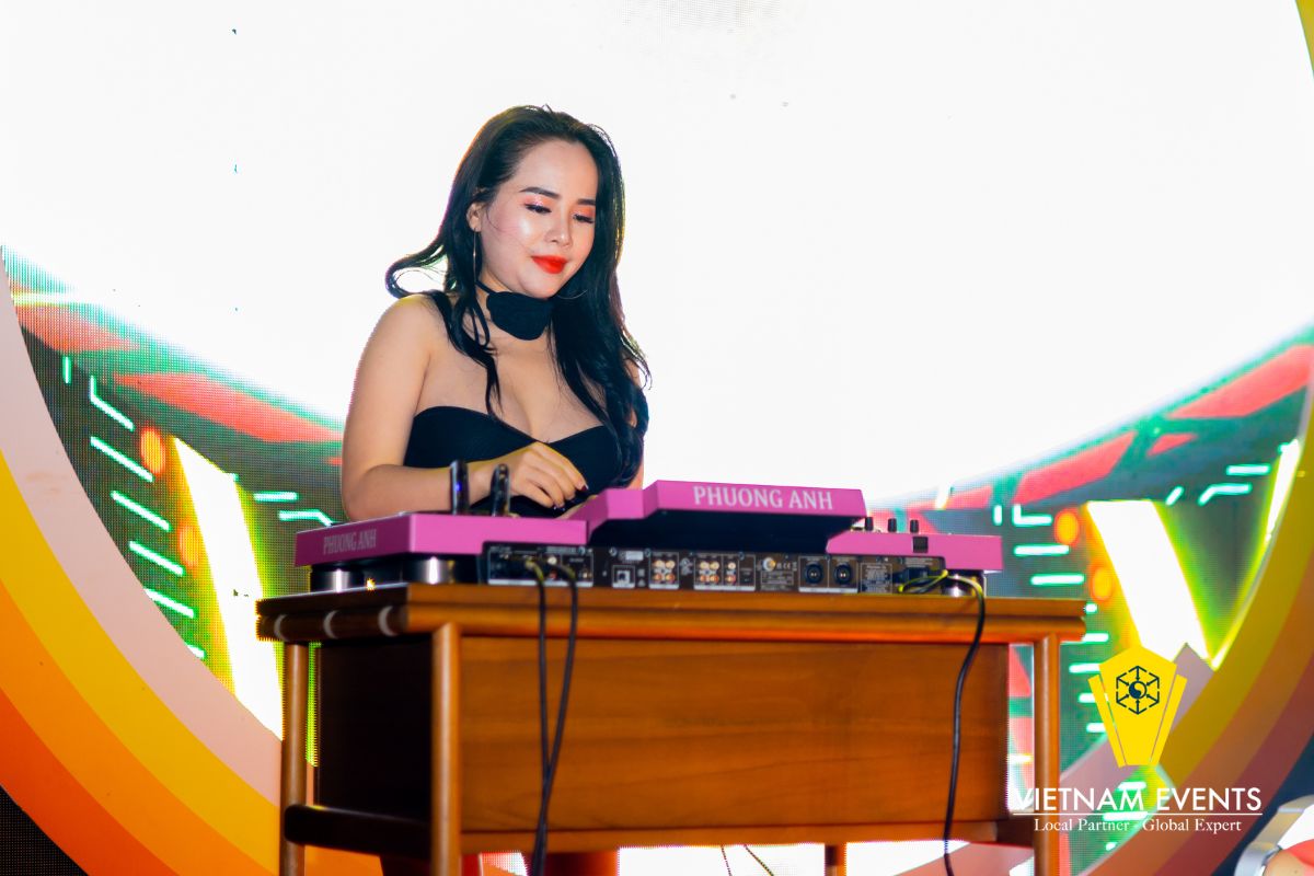 DJ Phuong Anh performed at the event