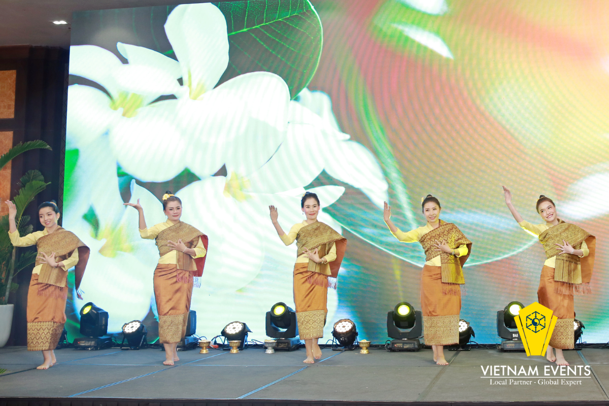 Lao dancers in traditional costumes performed an impressive performance