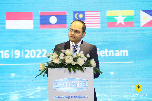 General Director of Zamil Steel Buildings Vietnam delivers an opening speech at the event