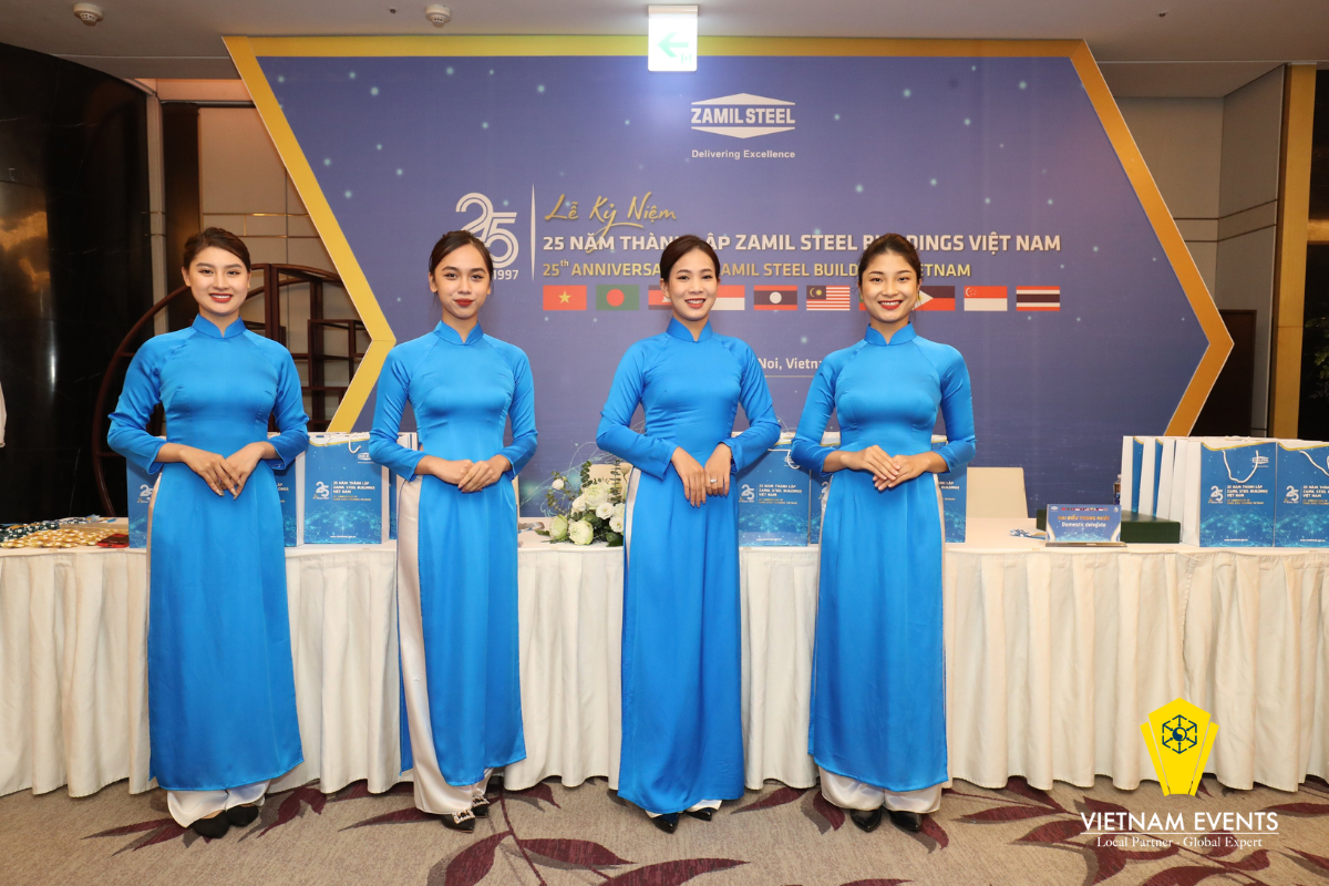 The reception team in Ao Dai welcomes guests attending the event